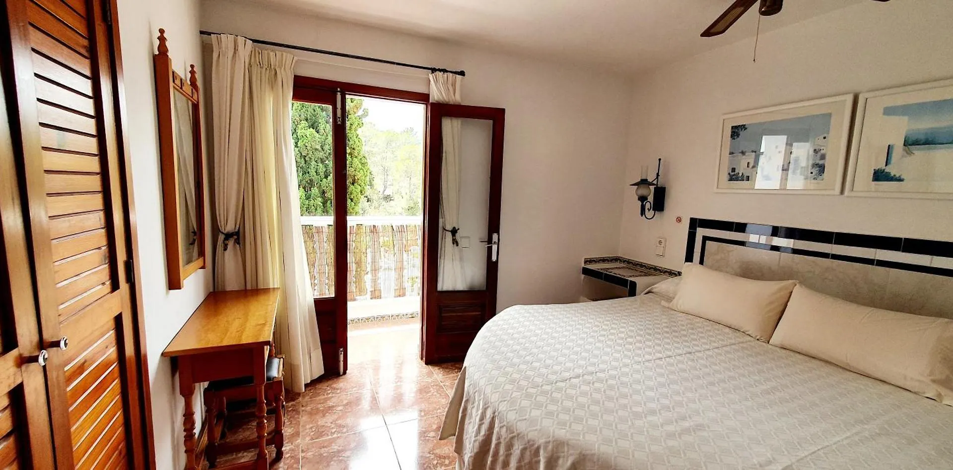 Granada Apartments Familiar Deluxe Portinatx Spagna
